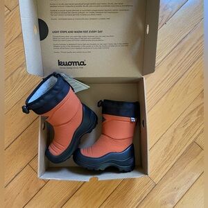 Kuoma snow boots size 8 US, BNWT